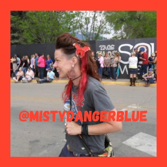 MEET THE POSHER - Picture 8 of 16